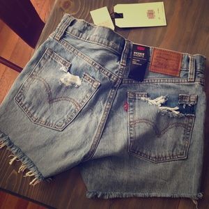 Levi’s Women Wedgie Short Size 27 NWT